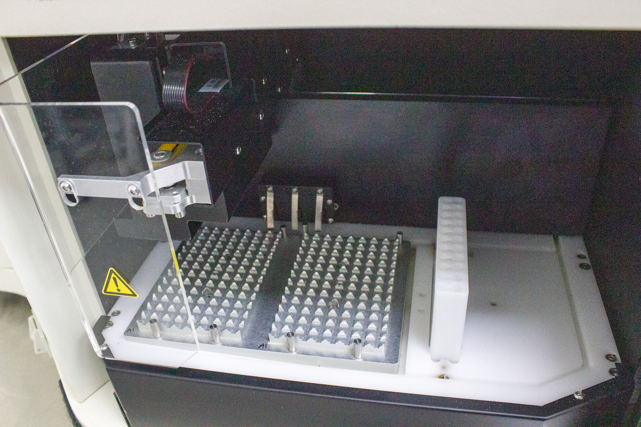 REUZEit - Bio Rad ProteOn XPR36 Protein Analyzer SPR Optical Biosensor ...
